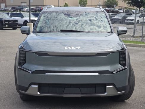 Used 2024 Kia EV9 Wind AWD/4WD image 11