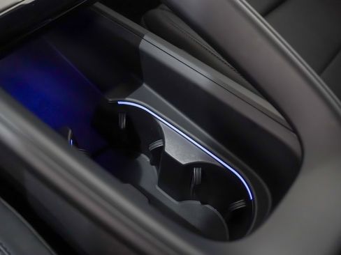 Certified 2025 Porsche Macan 4S Electric image 33