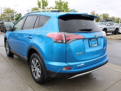 Used 2017 Toyota RAV4 XLE image 5