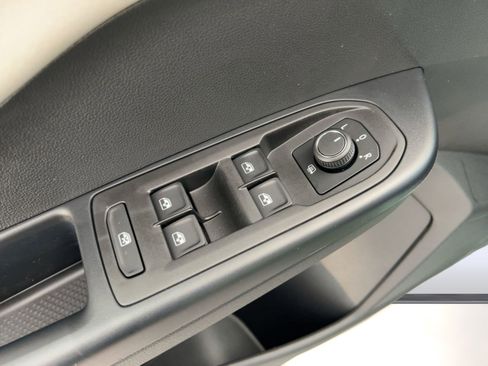 New 2026 Volkswagen Taos SE image 13