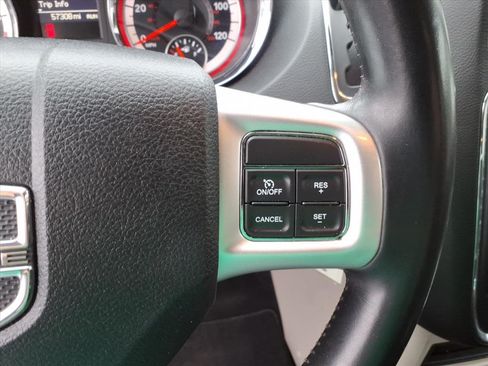 Used 2018 Dodge Grand Caravan SE w/ UConnect Hands-Free Group FWD image 24
