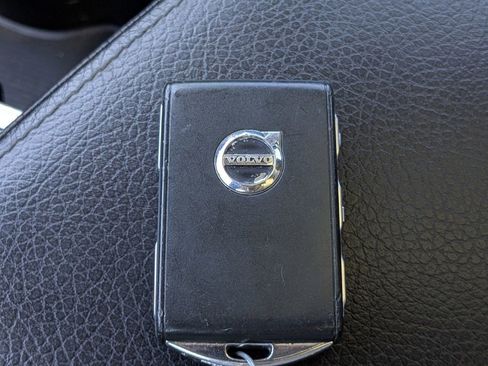 Used 2020 Volvo XC60 T6 Momentum image 33