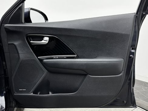 Used 2022 Kia Niro EX Premium image 35