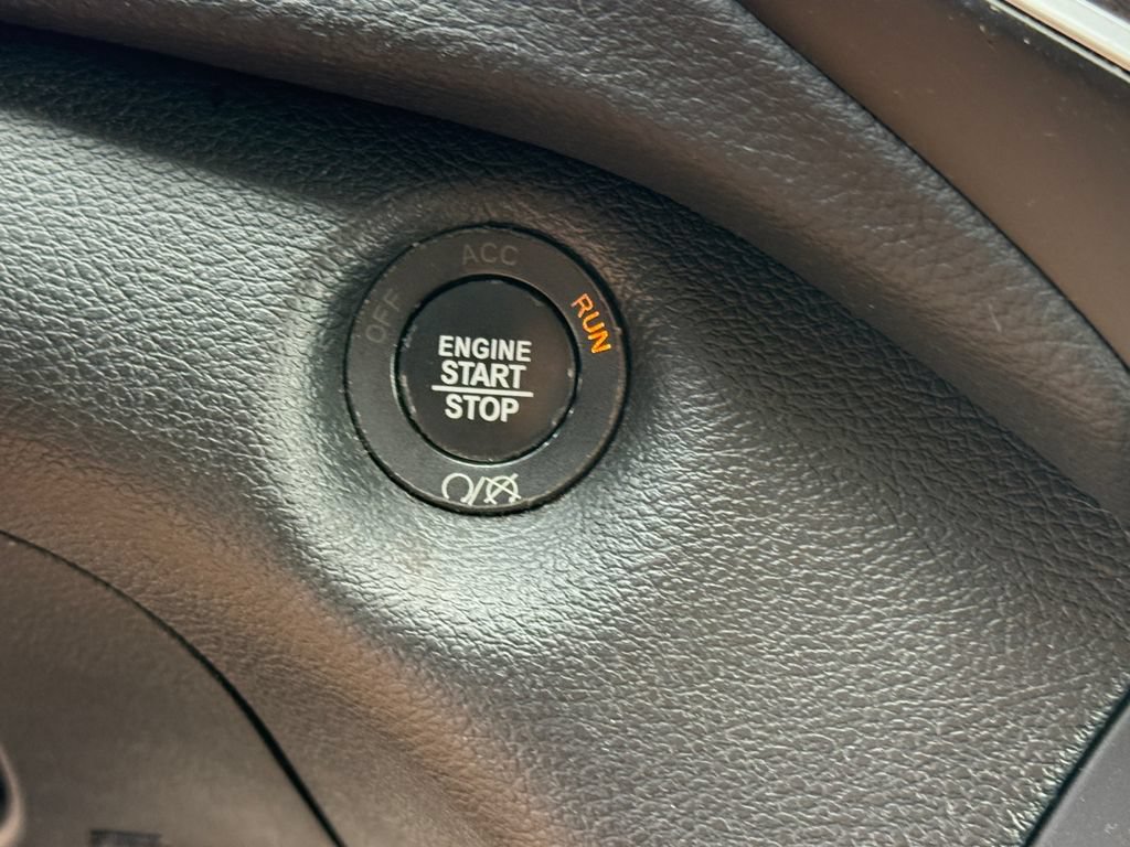 Used 2019 Jeep Cherokee Trailhawk AWD/4WD image 33