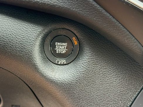 Used 2019 Jeep Cherokee Trailhawk AWD/4WD image 33