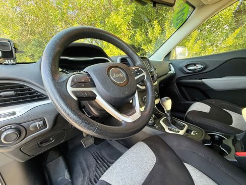 Used 2014 Jeep Cherokee Sport image 41