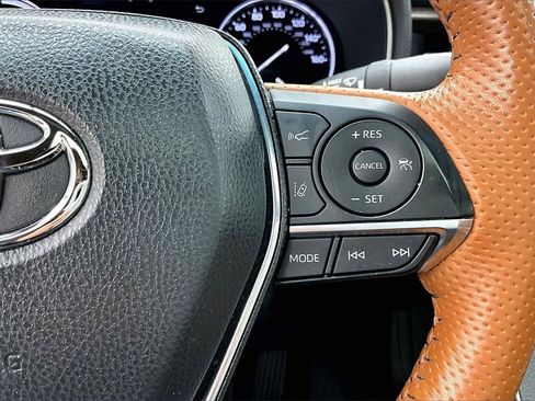 Used 2022 Toyota Avalon Limited image 19