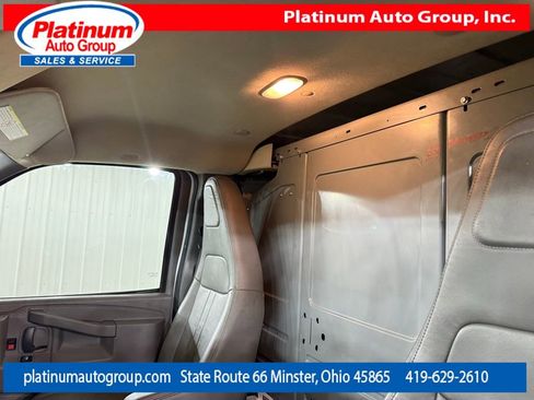 Used 2017 Chevrolet Express 3500 Extended RWD image 28