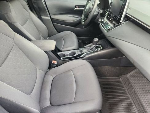 Used 2021 Toyota Corolla LE image 11