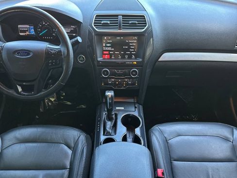 Used 2017 Ford Explorer XLT w/ Equipment Group 202A FWD image 13