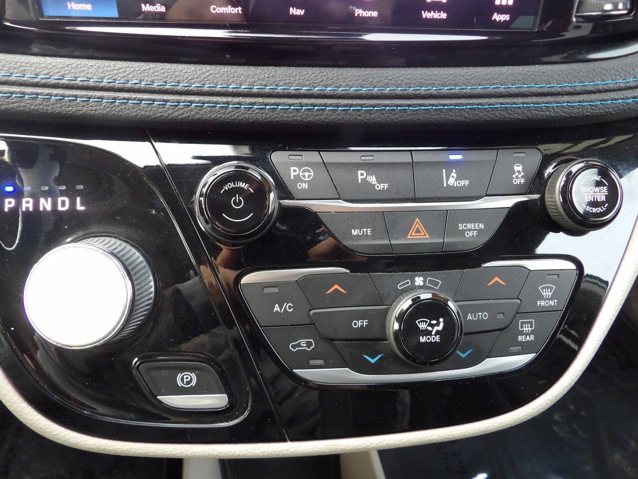 Used 2021 Chrysler Pacifica Touring-L FWD image 17