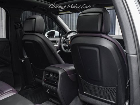 Used 2025 Porsche Cayenne image 28