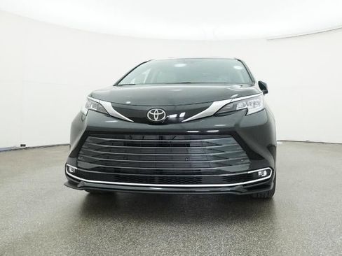 New 2026 Toyota Sienna Limited image 65