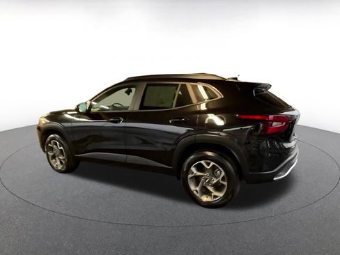 Used 2025 Chevrolet Trax LT image 10