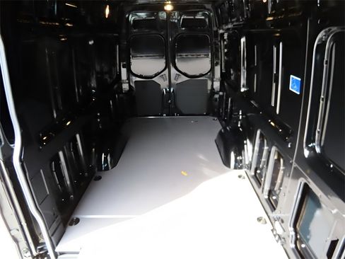 Used 2024 Mercedes-Benz Sprinter 2500 image 12