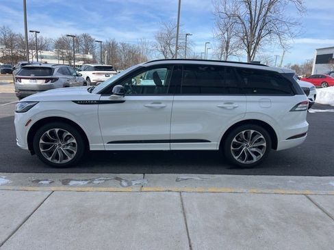 Used 2025 Lincoln Aviator AWD w/ Jet Appearance Package image 4