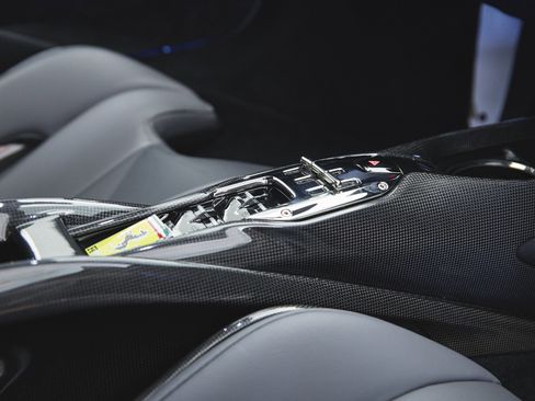 Used 2023 Ferrari SF90 Spider image 44