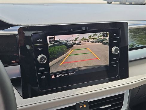 New 2025 Volkswagen Taos SE image 10