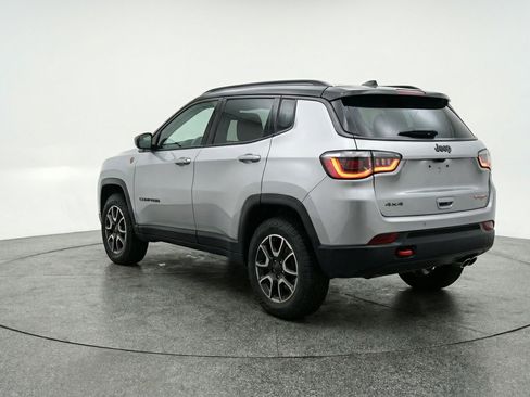 Used 2025 Jeep Compass Trailhawk w/ Trailer Tow Group AWD/4WD image 6