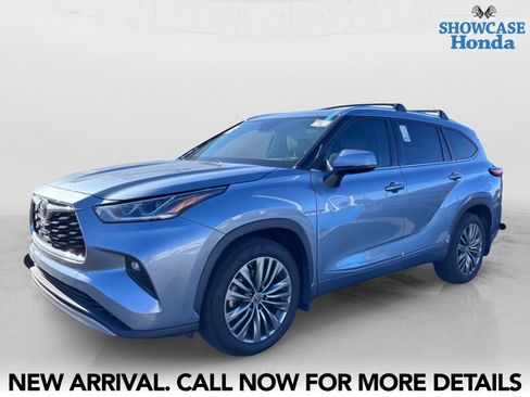 Used 2021 Toyota Highlander Platinum AWD/4WD image 2
