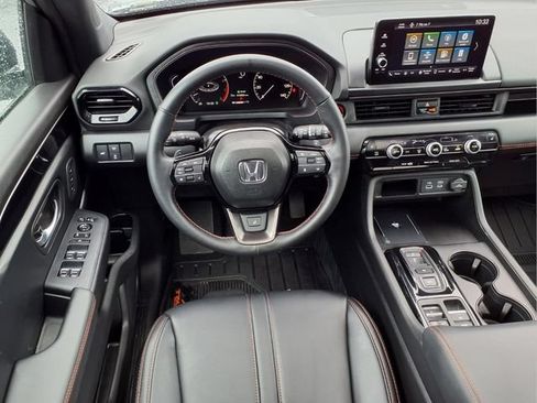 Used 2025 Honda Pilot TrailSport image 31