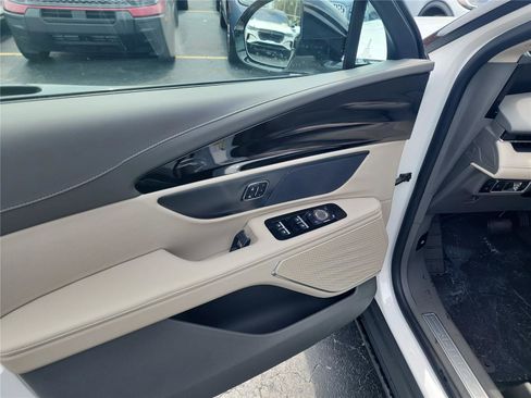 New 2025 Lincoln Nautilus Premier image 11