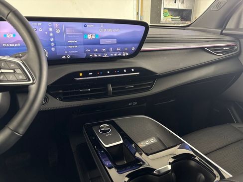 Used 2025 Buick Enclave Sport Touring image 22