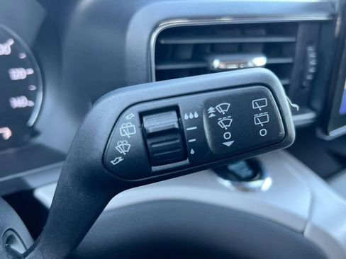 Used 2024 Ford Explorer XLT w/ Equipment Group 202A AWD/4WD image 25