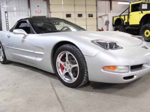 Used 2002 Chevrolet Corvette Base 2dr Convertible w/ Preferred Equipment Group2 image 8