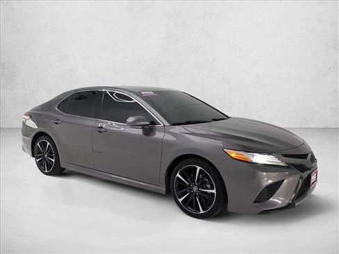 Used 2020 Toyota Camry XSE FWD image 3