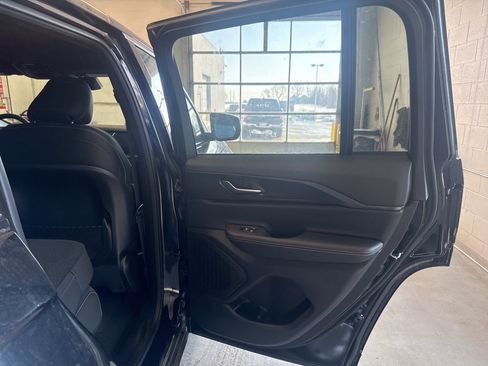 New 2025 Jeep Grand Cherokee Laredo w/ Luxury Tech Group I image 42