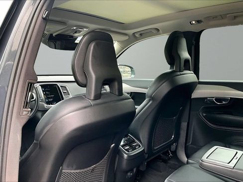 Used 2022 Volvo XC90 T5 Momentum w/ Climate Package AWD/4WD image 18