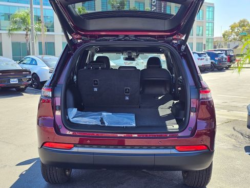 New 2026 Jeep Grand Cherokee Altitude image 7