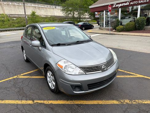 Used 2008 Nissan Versa Hatchback FWD image 2