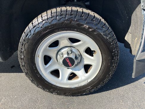 Used 2016 GMC Sierra 1500 2WD Regular Cab image 12