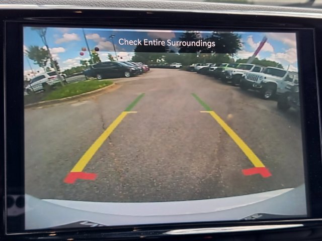 Used 2025 Chrysler Pacifica Select FWD image 16