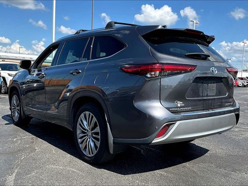 Used 2021 Toyota Highlander Platinum AWD/4WD image 4