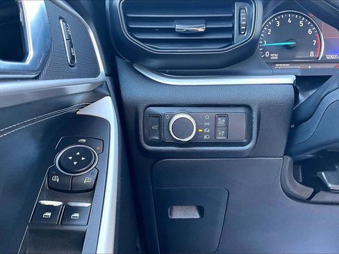 Used 2021 Ford Explorer XLT AWD/4WD image 40