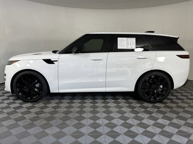 New 2026 Land Rover Range Rover Sport Dynamic SE AWD/4WD image 3