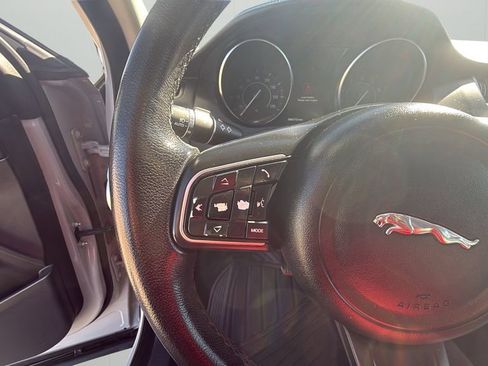 Used 2020 Jaguar E-PACE BASE image 19