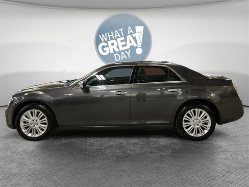 Used 2013 Chrysler 300 C image 7