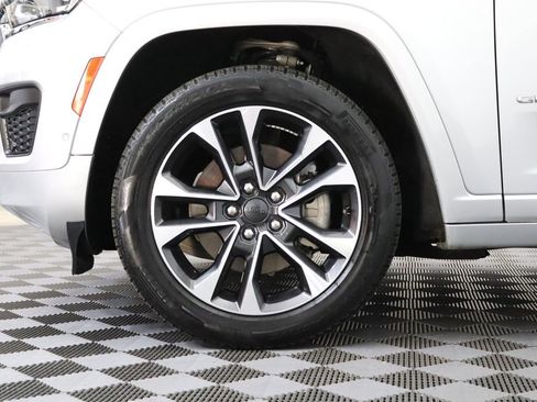 Used 2021 Jeep Grand Cherokee L Overland w/ Luxury Tech Group IV AWD/4WD image 6