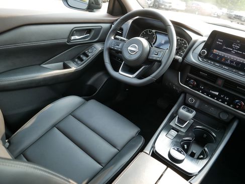Certified 2023 Nissan Rogue SV w/ SV Premium B Package AWD/4WD image 9