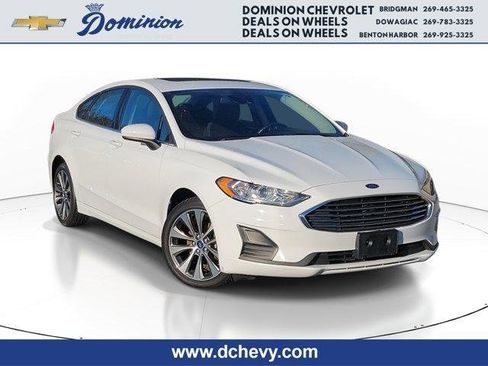 Used 2020 Ford Fusion SE image 1