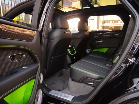 Used 2025 Bentley Bentayga AWD/4WD image 20