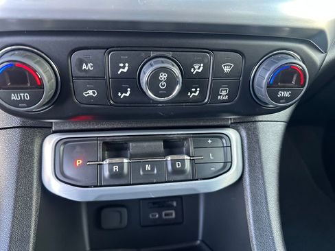 Used 2023 GMC Acadia SLT AWD/4WD image 18
