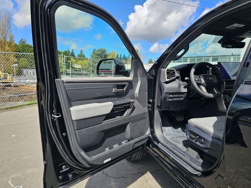 New 2026 Toyota Tundra Limited AWD/4WD image 18