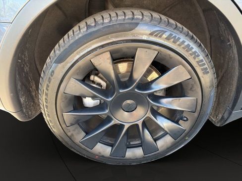 Used 2023 Tesla Model Y AWD image 23