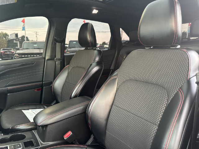 Used 2024 Ford Escape ST-Line w/ Tech Pack #1 AWD/4WD image 26