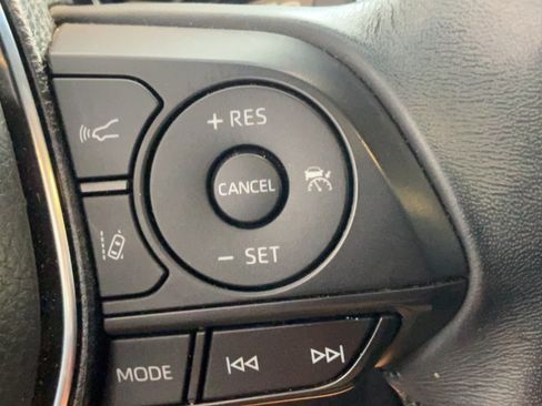 Used 2020 Toyota Camry SE w/ Convenience Package FWD image 17